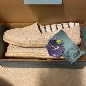 Classic Natural Pearlized Metallic Woven TOMS